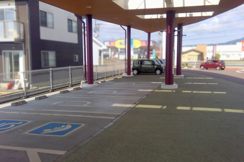 ダイハツ巻駐車場